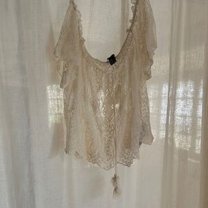 NWT Forever 21 lace crop top. Can be on or off the shoulders.